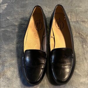 Naturalizer Black Leather Loafers